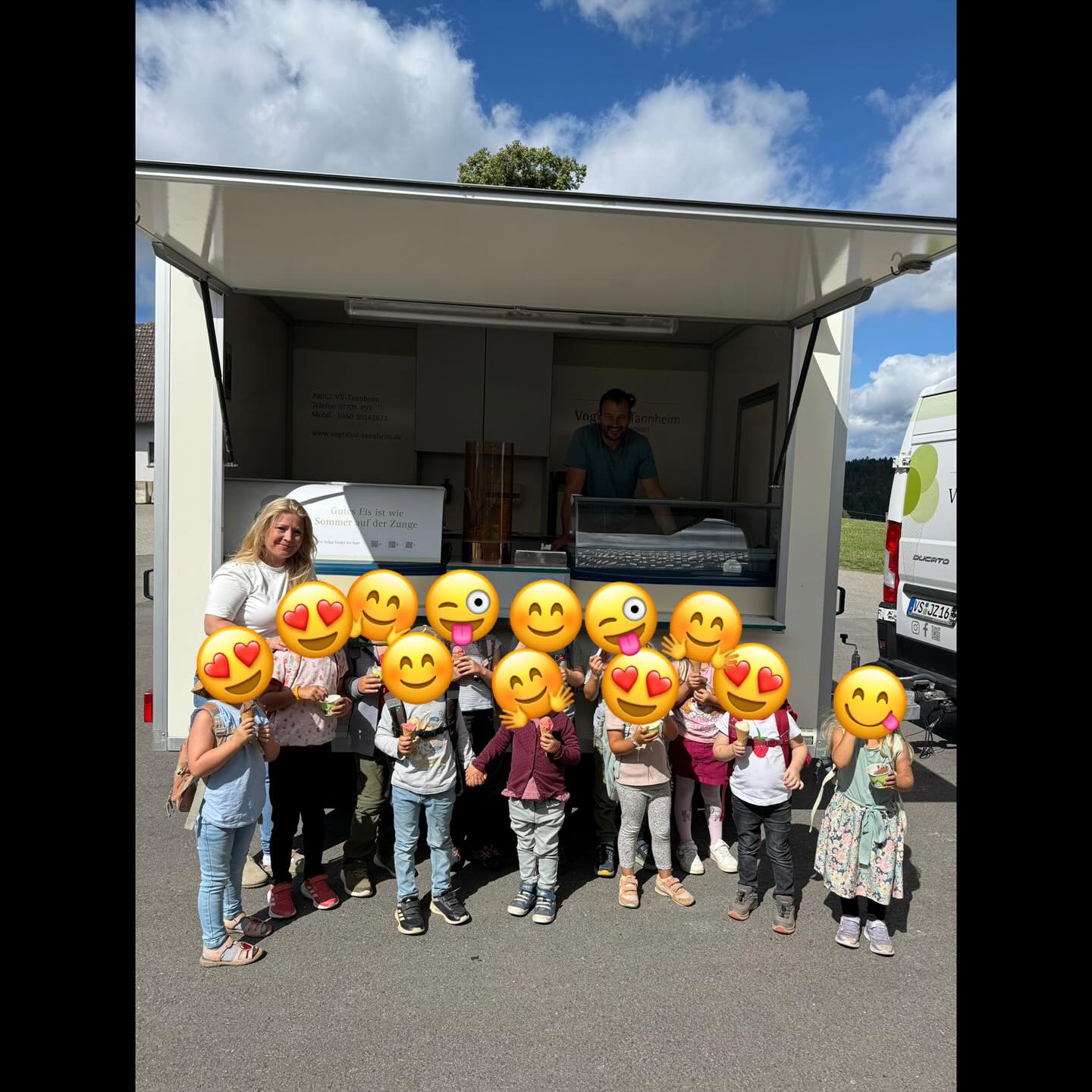 Kinder mit dem Eiswagen beim Bergfest